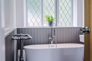 En-suite- click for photo gallery